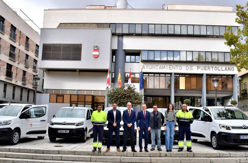 El Ayuntamiento adquiere cinco vehículos adicionales para atender distintos servicios municipales.