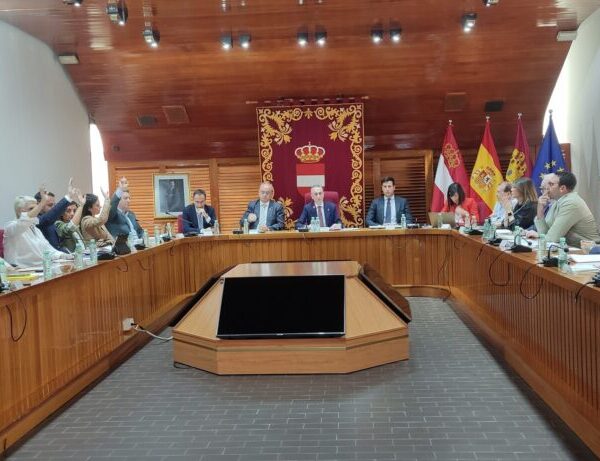 El Ayuntamiento es autorizado a personarse en el «Caso Cerrú» y se envía al Ministerio Fiscal el registro del «Winter Festival» aprobado por el Pleno.
