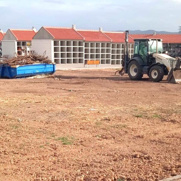 El Cementerio amplía su horario de apertura durante una semana para su puesta a punto