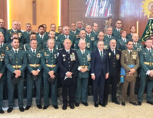 El alcalde de Puertollano celebra junto a la Guardia Civil la festividad de su patrona