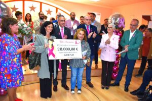 El alcalde elogia el trabajo de Santa Águeda contra el cáncer de mama