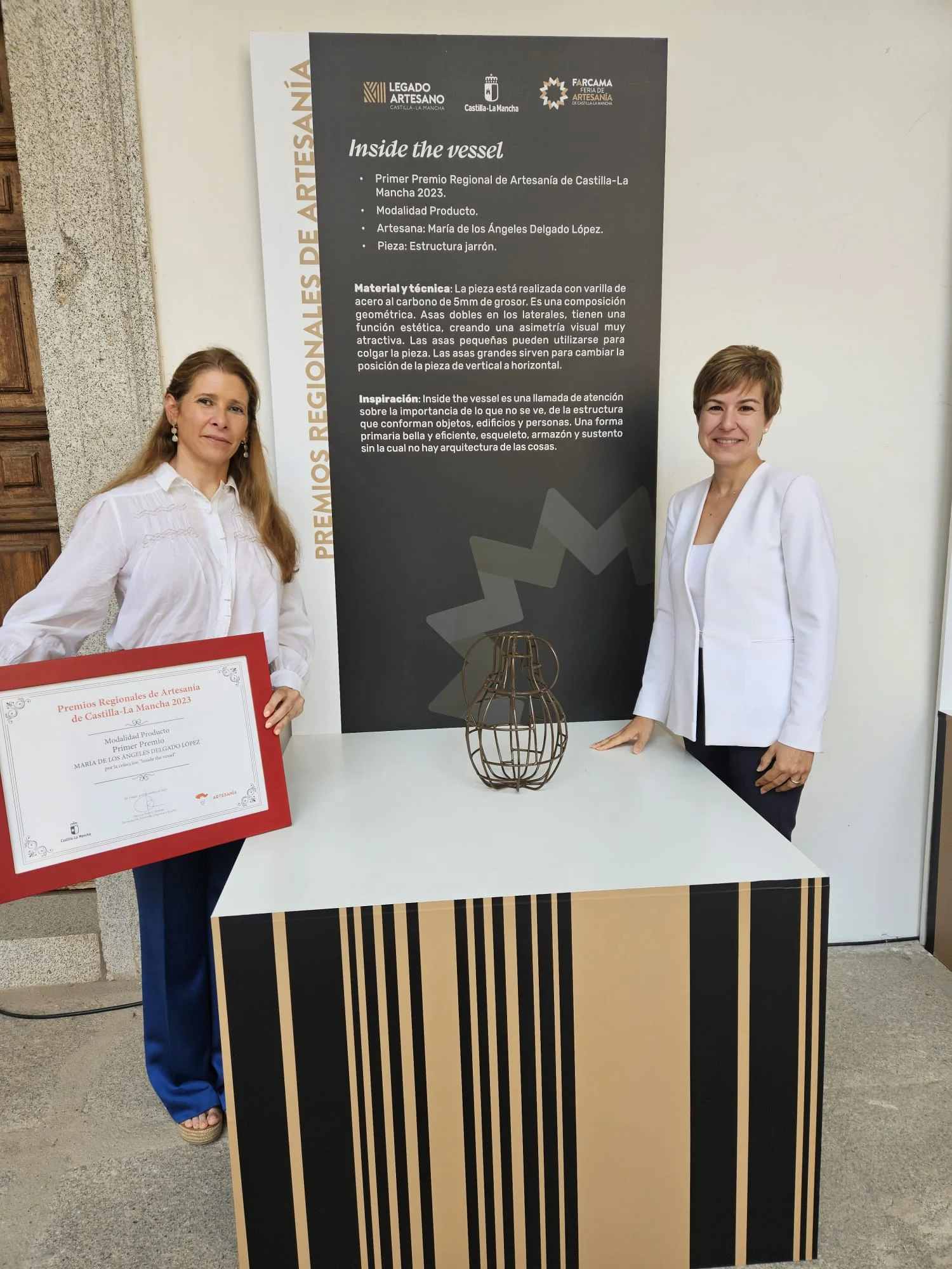 Felicidades a Mª de los Angeles Delgado, premiada en FERCAMA por Inmaculada Amaro
