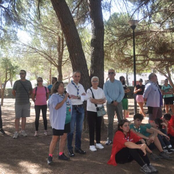 Inicio de actividades del Grupo Scout Bosco de Puertollano con la presencia del alcalde en la Dehesa Boyal.