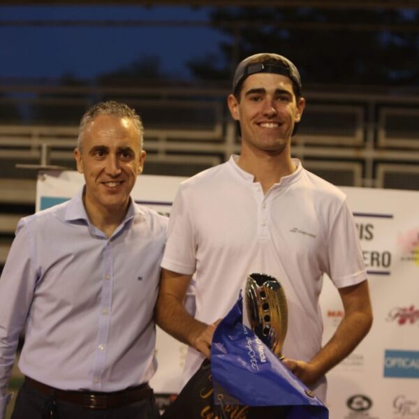 Pablo Peñalvo se corona como campeón indiscutible en el Torneo de Tenis Provincial en Los Juncos.