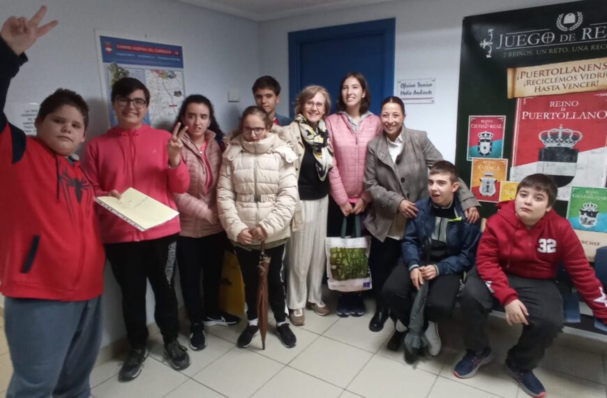 Participación de alumnos de quinto grado en el concurso de dibujo para el calendario de Ecoembes