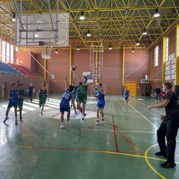 El Movilla Baloncesto Criptana debuta en la Liga consiguiendo una victoria de prestigio en Quintanar del Rey