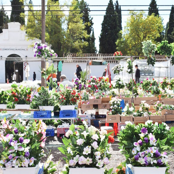 Ya se puede solicitar autorización para instalar puestos de flores y velas a inmediaciones del Cementerio Municipal de Puertollano
