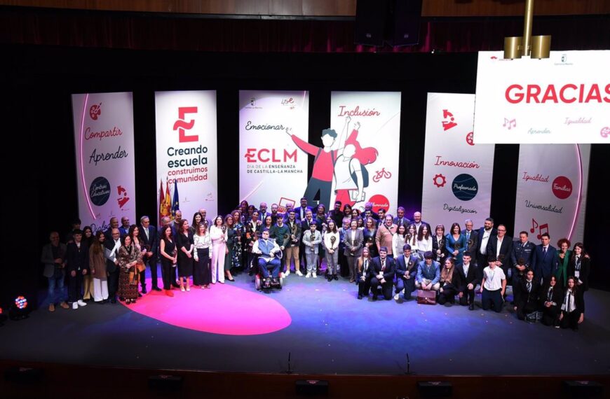 Celebrando la Excelencia Educativa: Castilla-La Mancha Honra a 36 Alumnos y Profesionales en el Día de la Enseñanza