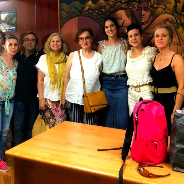 El Ayuntamiento convertirá antiguos contenedores en refugios para gatos callejeros.