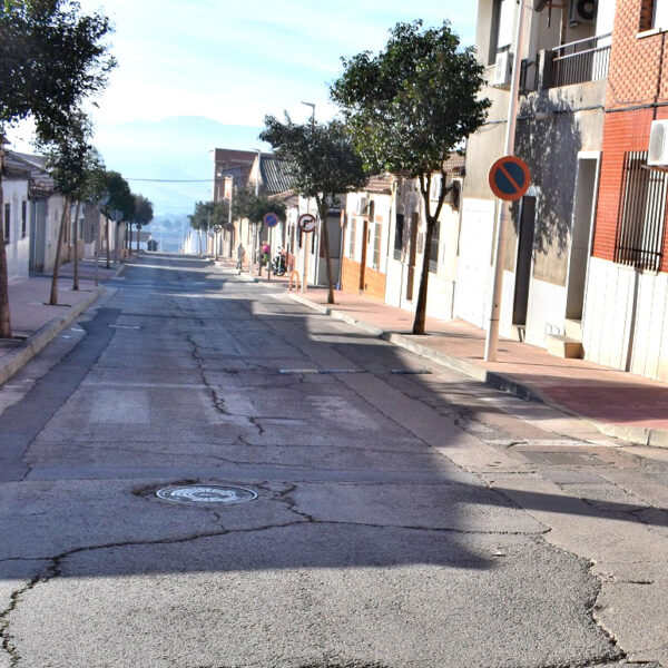 El Ayuntamiento invertirá 90.000 euros en el asfaltado total de la calle Jaén hasta la barriada San Esteban