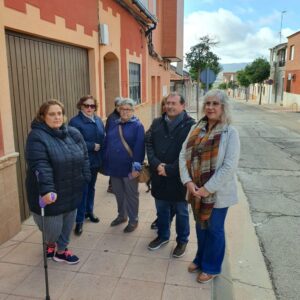 El PSOE de Puertollano se reúne con la asociación de vecinos de Constitución para abordar la imprescindible remodelación de la Calle Jaén.