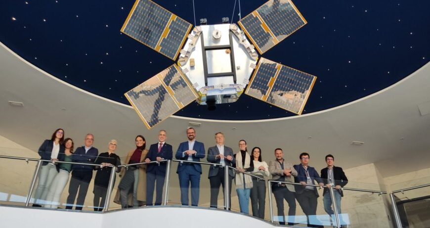 El Alcalde Lidera la Delegación de Gobierno en Recorrido Institucional por Elecnor Deimos en Puertollano