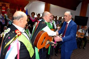 Encuentro Inesperado con Miguel Ángel Ruiz Durante la Actuación de la Tuna de la Asociación Torrecilla
