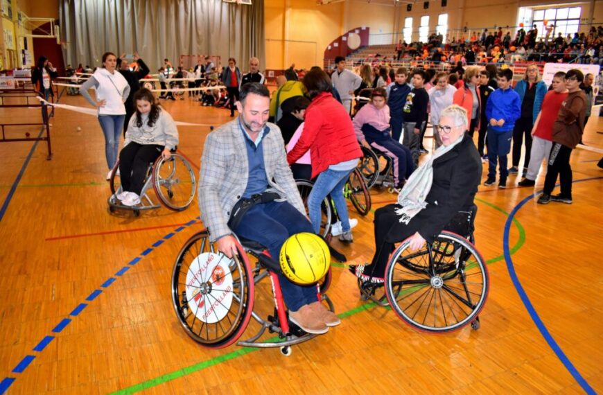 Jornada de deporte inclusivo: 400 escolares y estudiantes experimentan la discapacidad en primera persona