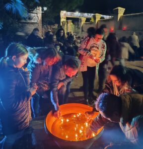 Leyendas de monjes franciscanos y rituales de fuego en la noche de los difuntos: Una mirada al Museo Etnológico.