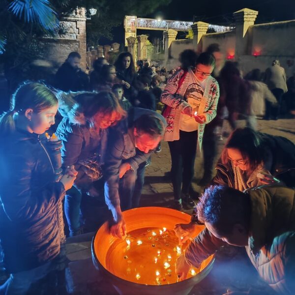 Leyendas de monjes franciscanos y rituales de fuego en la noche de los difuntos: Una mirada al Museo Etnológico.