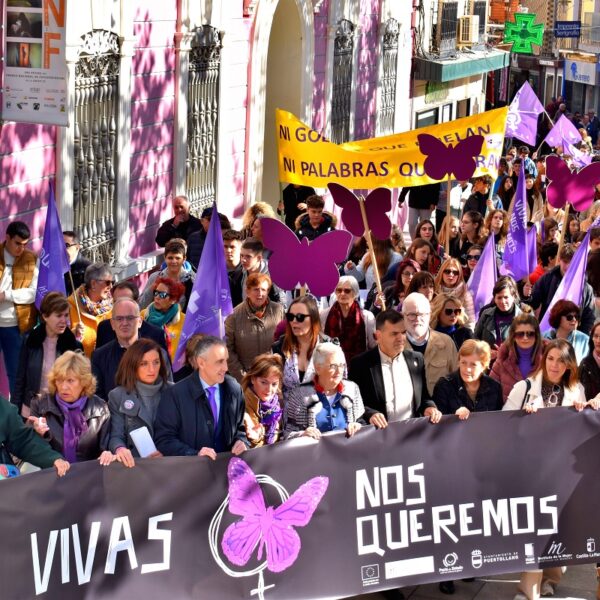Puertollano clama por la vida de las mujeres en la conmemoración contra la violencia de género