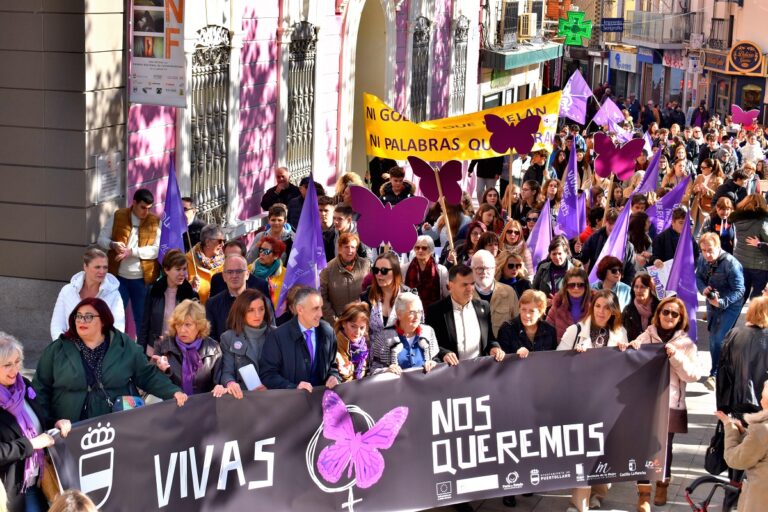 Puertollano clama por la vida de las mujeres en la conmemoración contra la violencia de género