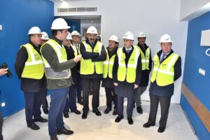 Termina la construcción del nuevo hospital y las primeras habitaciones cobran vida con colores y formas.