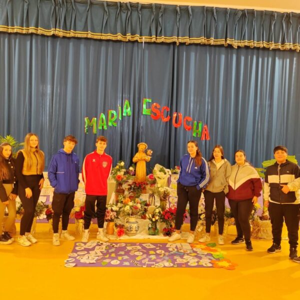 La Comunidad Educativa del Colegio San José -FEyE celebra el día de la Niña María