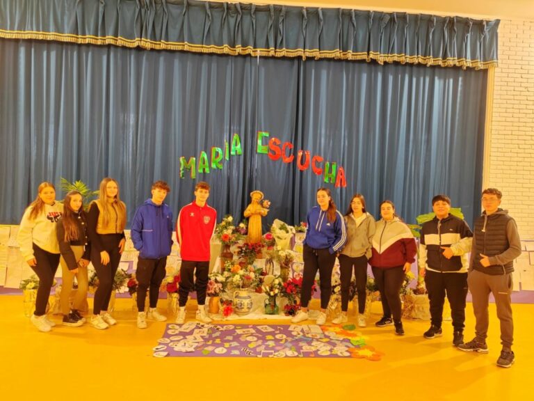 La Comunidad Educativa del Colegio San José -FEyE celebra el día de la Niña María