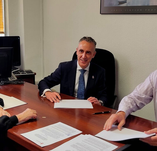 Aportación Solidaria: El Ayuntamiento entrega 4.000 euros a la Hermandad de Donantes de Sangre en acto colaborativo