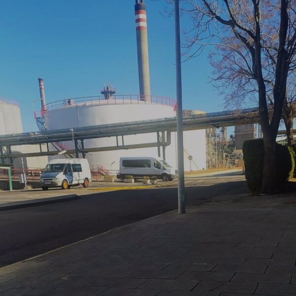 CCOO celebra victoria legal: reconocen plus de peligrosidad a empleada de limpieza en Repsol Puertollano