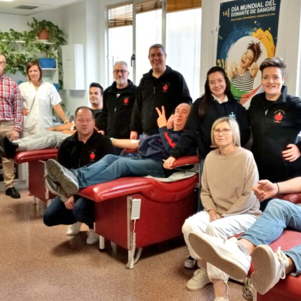 Cofrades de la Virgen de los Dolores se unen a la causa de los donantes de sangre en emotiva jornada solidaria