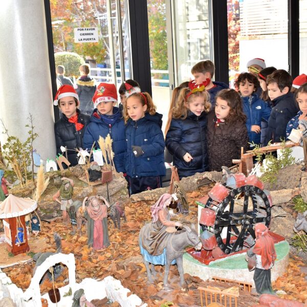 Estudiantes de Varios Colegios Exploran el Encanto del Belén Municipal