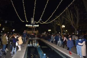 Festejo Festivo: Vive la Alegría del Sábado Navideño con Chocolatada Comunitaria, Encantos del Parque Mágico y la Previa de las Uvas
