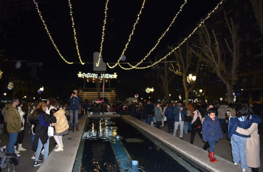 Festejo Festivo: Vive la Alegría del Sábado Navideño con Chocolatada Comunitaria, Encantos del Parque Mágico y la Previa de las Uvas