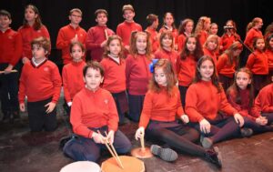 Fiesta Navideña Estudiantil Ilumina el Auditorio Municipal con la Participación de Once Centros Educativos