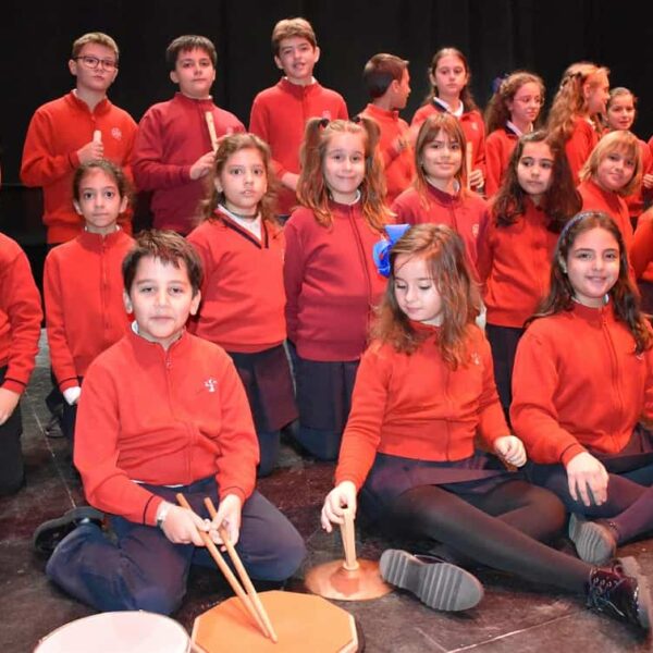 Fiesta Navideña Estudiantil Ilumina el Auditorio Municipal con la Participación de Once Centros Educativos