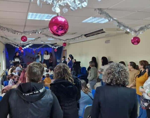 Fiesta Navideña en «El Poblado»: Un Encuentro Familiar con Actividades Infantiles en la Asociación de Vecinos
