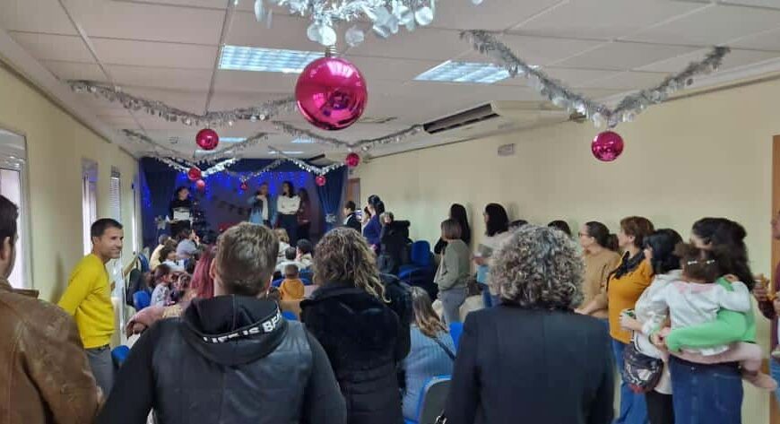 Fiesta Navideña en «El Poblado»: Un Encuentro Familiar con Actividades Infantiles en la Asociación de Vecinos