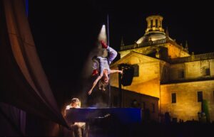 Flotados: Un Espectáculo Acrobático para Dar Inicio a la Magia de la Navidad con el Encendido de Luces