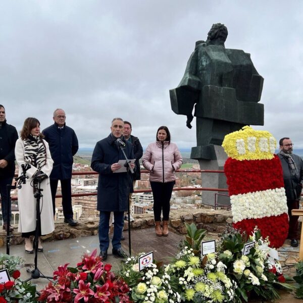 Homenaje a la mujer minera en la festividad de Santa Bárbara en Puertollano con una muestra de unión institucional
