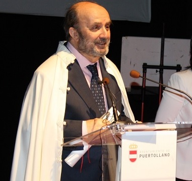 Lorenzo Díaz: Encarnación de Maestría y Ejemplo para Generaciones, según Miguel Ángel Ruiz