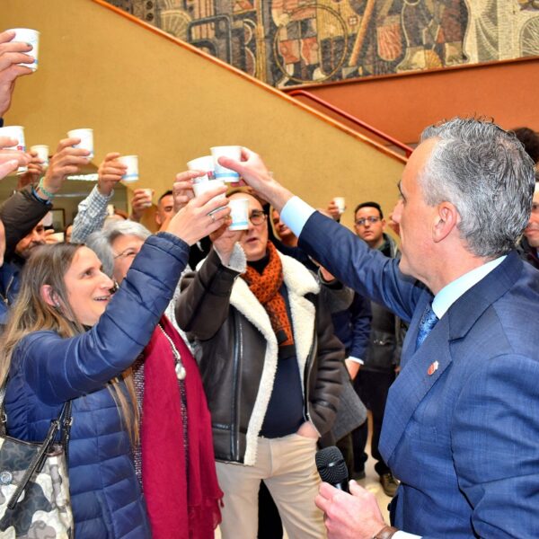 Miguel Ángel Ruiz Destaca la Dedicación de los Empleados Municipales en la Transformación de Puertollano Durante el Tradicional Brindis de Navidad