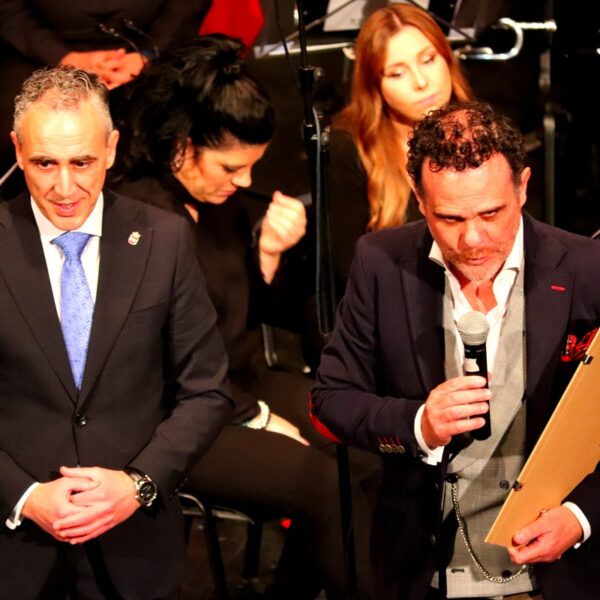 Miguel Ángel Ruiz Expresa Gratitud por la Contribución del Manuscrito ‘Canto a Castilla-La Mancha’ de José Zárate a la Colección Cultural