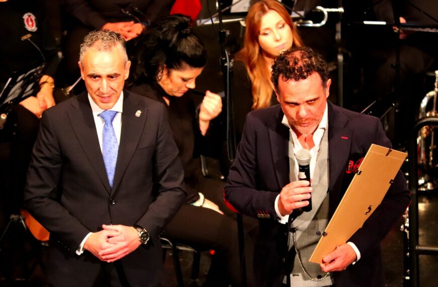 Miguel Ángel Ruiz Expresa Gratitud por la Contribución del Manuscrito ‘Canto a Castilla-La Mancha’ de José Zárate a la Colección Cultural