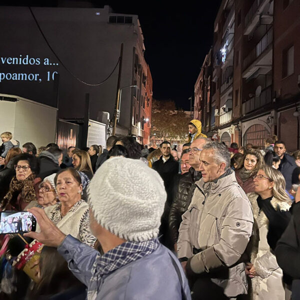 Miguel Ángel Ruiz aplaude a la Comunidad Campoamor 10 por su dedicación a embellecer la Navidad en Puertollano