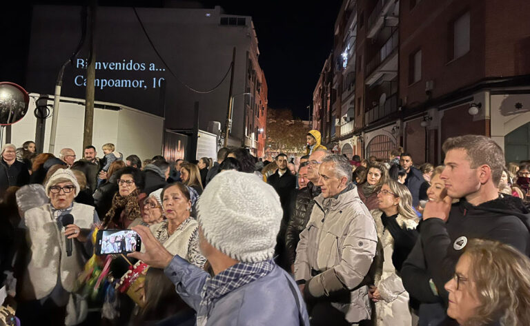 Miguel Ángel Ruiz aplaude a la Comunidad Campoamor 10 por su dedicación a embellecer la Navidad en Puertollano