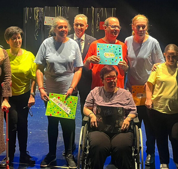 Aldabón Juvenil Despliega Talento Actoral en la Obra ‘Buceando por las Emociones’