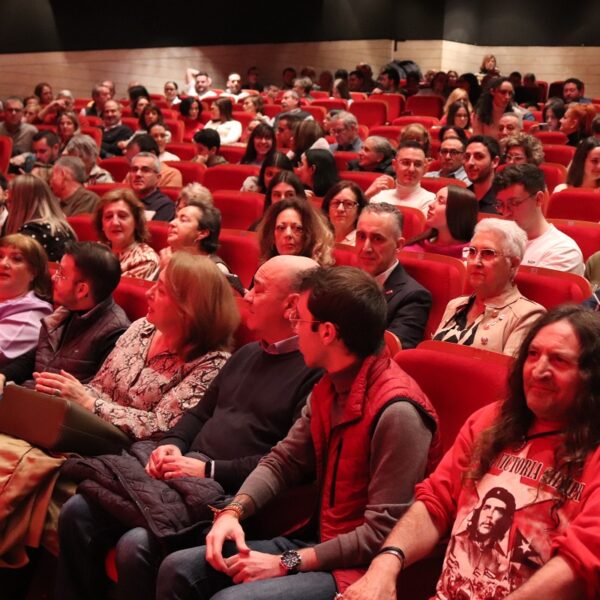 Fiesta Musical Celestial: ‘Virgen de Reyes’ y ‘San Miguel Arcángel’ Conquistan al Público en su Concierto Décimo Aniversario