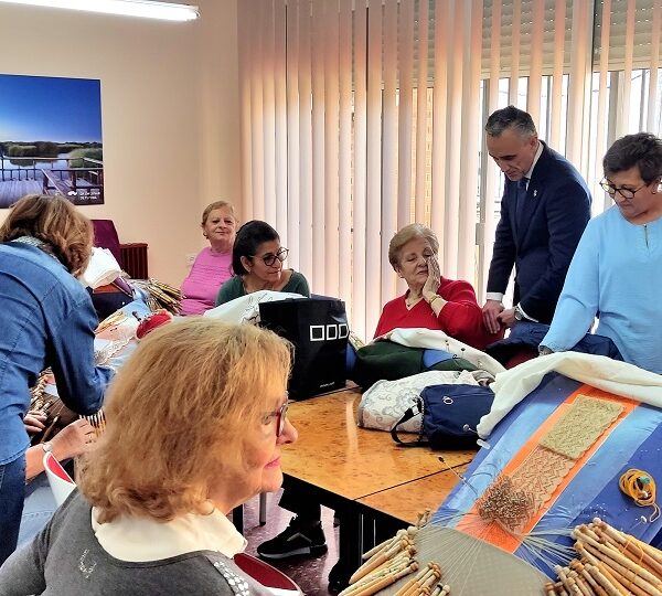 Impulso cultural para la tercera edad: el Ayuntamiento respalda el programa de actividades de la asociación ‘Torrecilla’