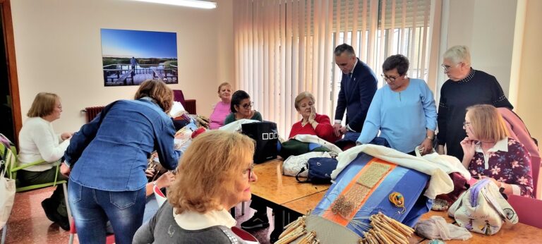 Impulso cultural para la tercera edad: el Ayuntamiento respalda el programa de actividades de la asociación ‘Torrecilla’