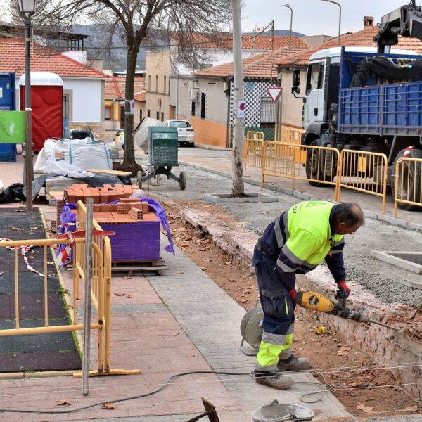 Inicia la Renovación para Accesibilidad de la Plaza Donantes de Sangre en El Abulagar