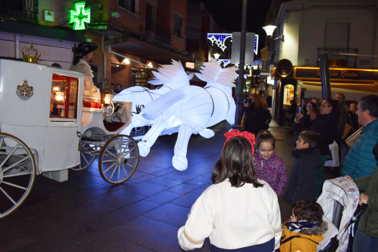 La Carroza Encantada: Un Desfile Luminoso de Fantasía Urbana
