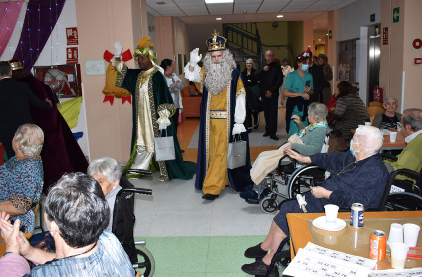 La Ilusión de los Reyes Magos Inunda las Residencias de Ancianos con Regalos y Alegría